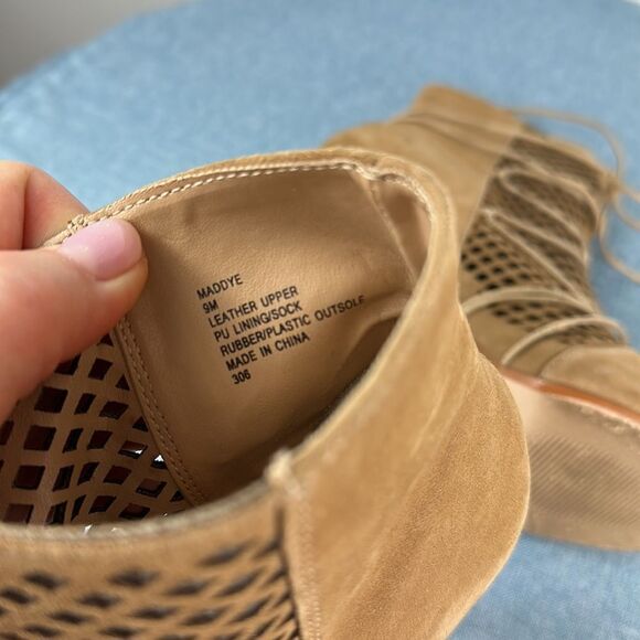 Steve Madden Maddye Sand Suede Peep Toe High Heel Booties Size 9M - Picture 9 of 10